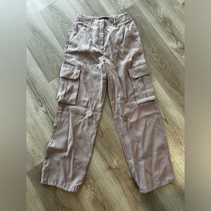 Pantalon GIA dynamite. Grandeur 4. Couleur beige.